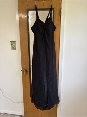 Elegant Black Spaghetti-Strap Maxi Dress with Twist Front